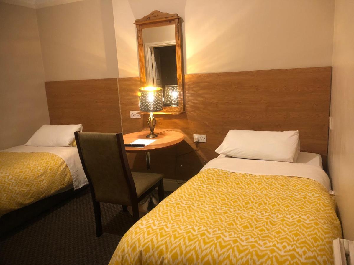 โรสวิลล์ ลอดจ์ บีแอนด์บี Hotel โดรฮาดา ภายนอก รูปภาพ