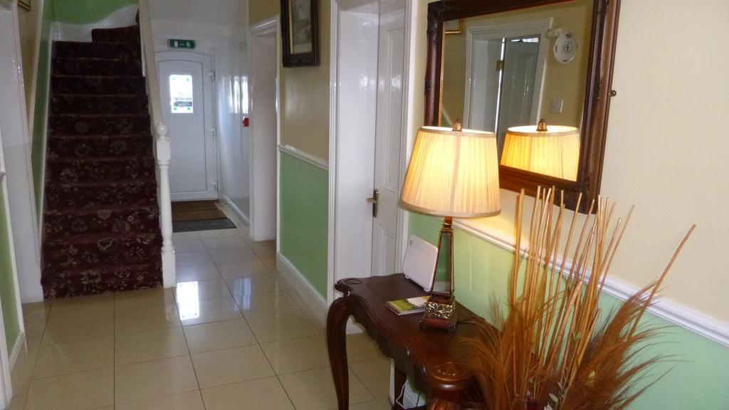 โรสวิลล์ ลอดจ์ บีแอนด์บี Hotel โดรฮาดา ภายนอก รูปภาพ